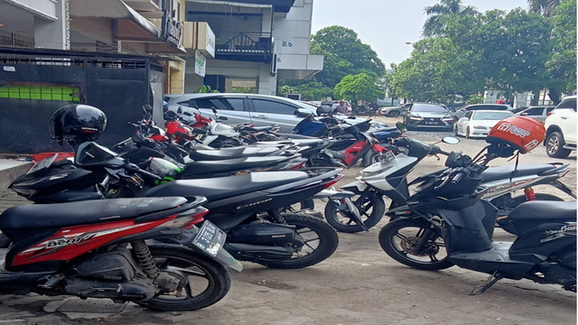 parkiran motor dan mobil . (dokpri)