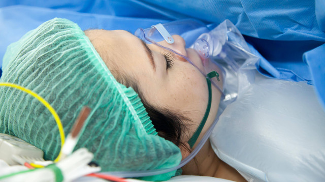 Ilustrasi persiapan operasi caesar. Foto: jomphong/Shutterstock