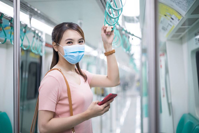 Ilustrasi bekerja di tengah pandemi. Foto: Shutterstock