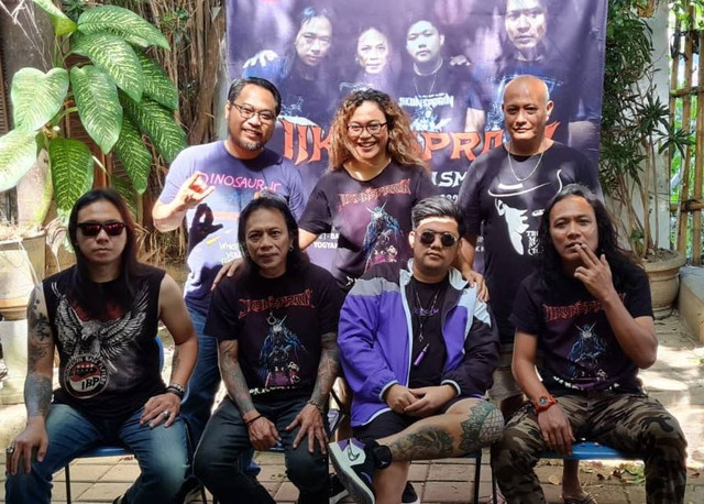 Jikunsprains bersama promotor dan sponsor mini tour - IST