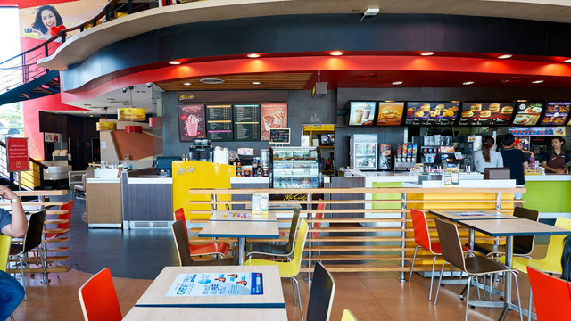 Ilustrasi restoran cepat saji. Foto: Sorbis/Shutterstock