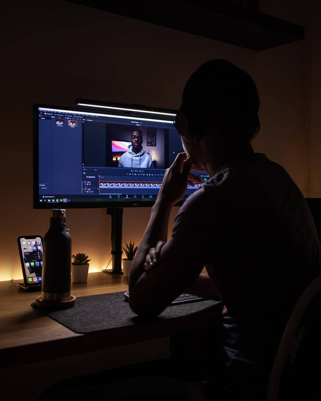 Ilustrasi Ukuran Banner Youtube Sumber www.unsplash.com