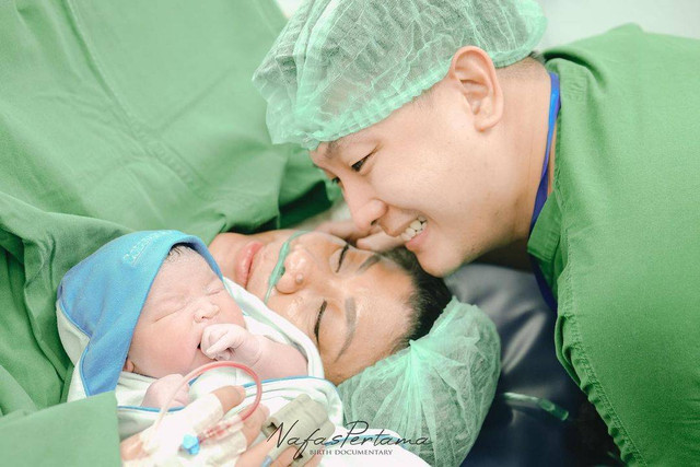 Regina Ivanova melahirkan anak pertama. Foto: Instagram @ivanova.regina