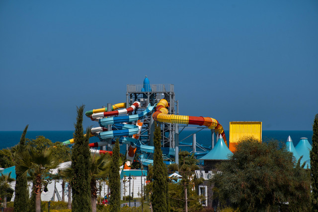 Harga Tiket Masuk Balong Waterpark, Foto: unsplash/Oswald Elsaboath