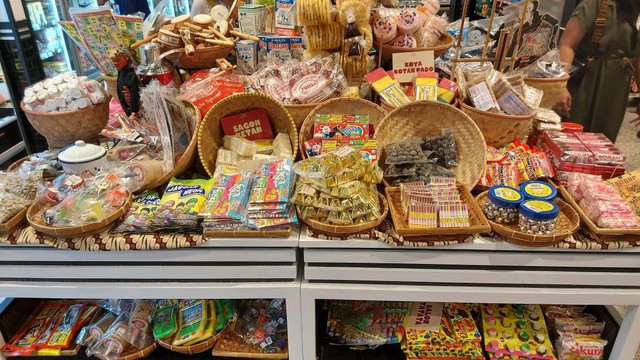 Jajanan SD zaman dulu. Foto: Azalia Amadea/kumparan