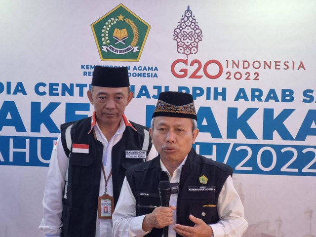 Plt Irjen Kemenag Nizar Ali meninjau pelaksanaan operasional Haji 1443H/2022M. Foto: Kemenag RI