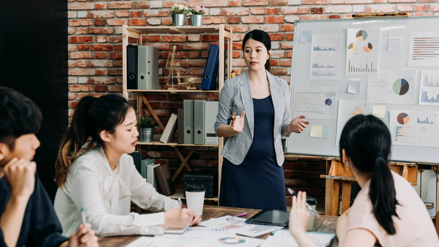 Ilustrasi perempuan hamil bekerja. Foto: PR Image Factory/Shutterstock