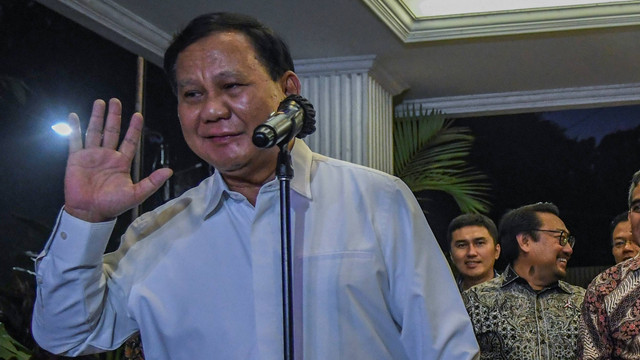 Ketua Umum Partai Gerindra Prabowo Subianto usai melakukan pertemuan dengan Ketua Umum Partai Demokrat Agus Harimurti Yudhoyono di Kertanegara, Jakarta, Jumat (24/6/2022). Foto: Galih Pradipta/ANTARA FOTO