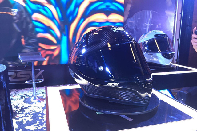 Helm RSV FFC21 Carbon Composite dan Fiber Composite. Foto: Muhammad Ikbal/kumparan