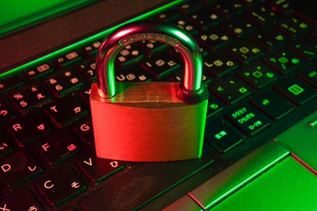 Ilustrasi Pengamanan Data Cyber (https://unsplash.com/photos/mT7lXZPjk7U)