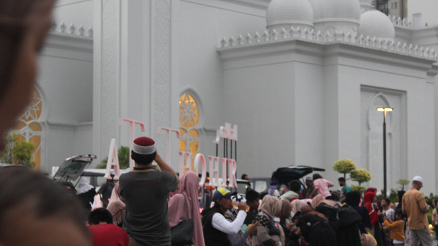 Keadaan Sore Hari di depan Masjid At-Thohir. Foto/Sarah Tri Wulandari