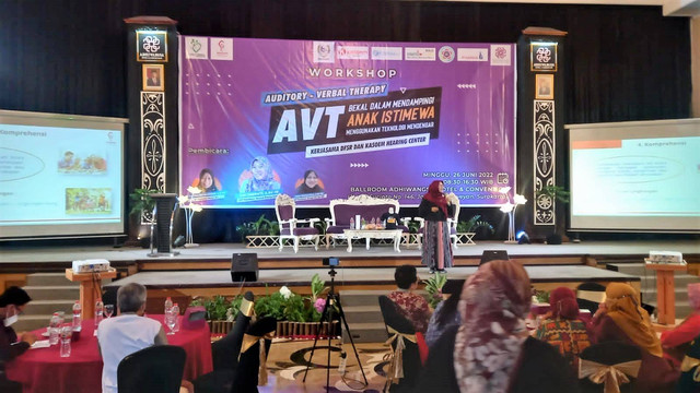 Seminar AVT bagi anak dengan gangguan pendengaran di Adhiwangsa Hotel & Convention, Solo, Minggu (26/06/2022). FOTO: Fernando Fitusia 