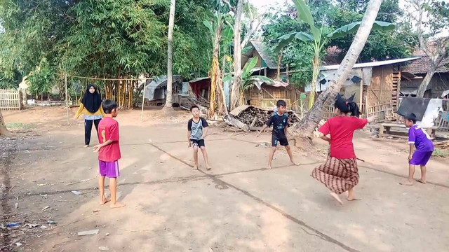 Permainan Galasin. Sumber: https://stringfixer.com/files/207800019.jpg