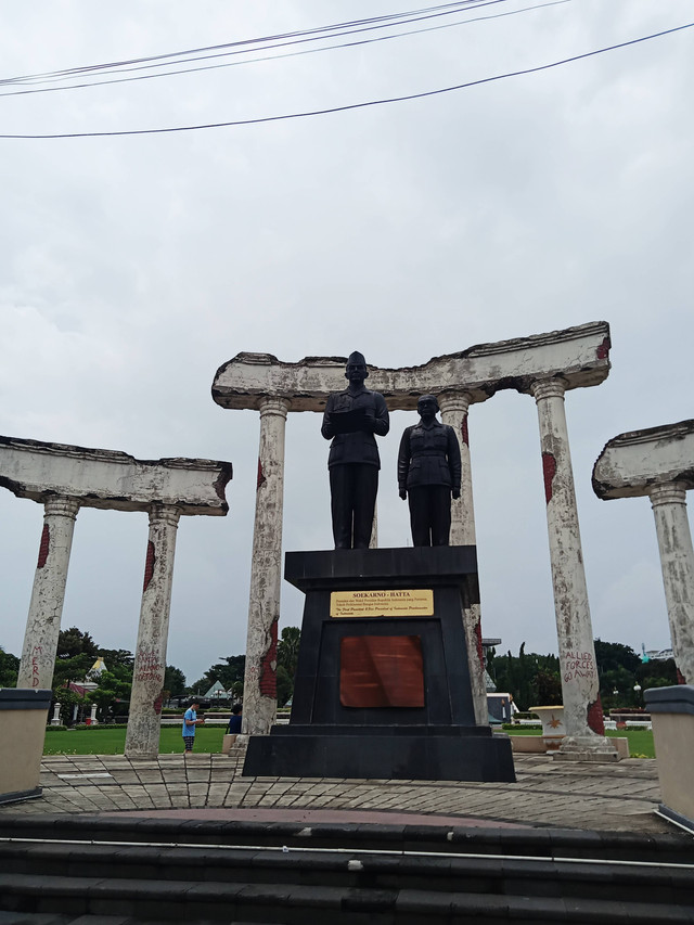 Tugu Pahlawan Tampak Depan. Foto : Galeri Foto/Farah Nur A