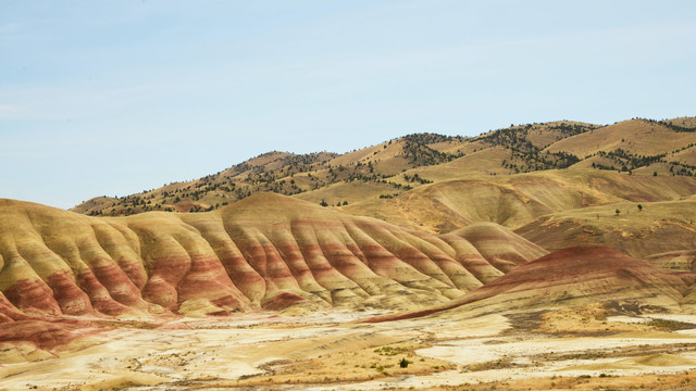 Harga Tiket Masuk Rainbow Hills Rumbai, Foto: Unsplash/Grant Lechner.
