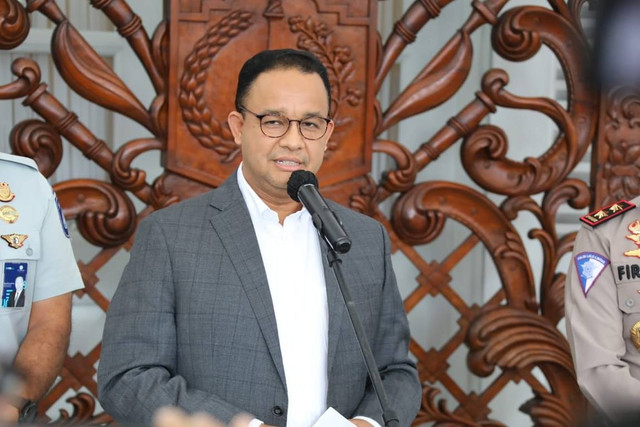 Gubernur DKI Jakarta Anies Baswedan memberikan keterangan pers di Balai Kota, Jakarta, Senin (27/6/2022). Foto: Pemprov DKI Jakarta