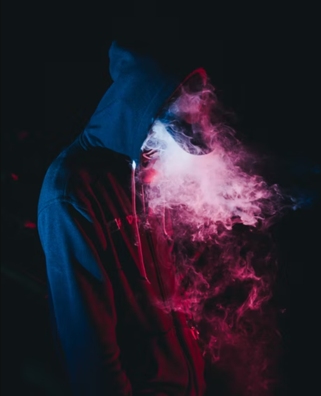 Ilustrasi menggunakan vape pod. Foto: unsplash.com/wldvbs