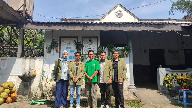 Foto bersama Hari Budi Harto, pendiri P4S Alam Lestari (https://www.instagram.com/kknt148upnvjt/)