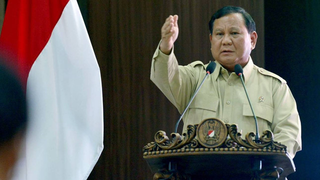 Menhan Prabowo Subianto berbicara di Seminar TNI AD VI Tahun 2022 di Gedung Jenderal Prof. Dr. Satrio Sekolah Staf dan Komando Angkatan Darat (Seskoad) Bandung, Jawa Barat, Senin (27/6/2022). Foto: Tim Media Prabowo Subianto