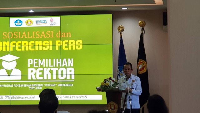 Rektor Universitas Pembangunan Nasional 'Veteran' Yogyakarta (UPNVY) Mohammad Irhas Effendi. Foto: Birgita/Tugu Jogja