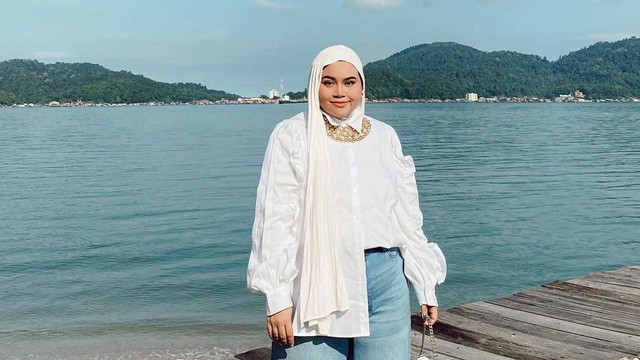 Ilustrasi fashion hijab untuk pemilik tubuh plus size. Foto: Instagram.com/douxsarah