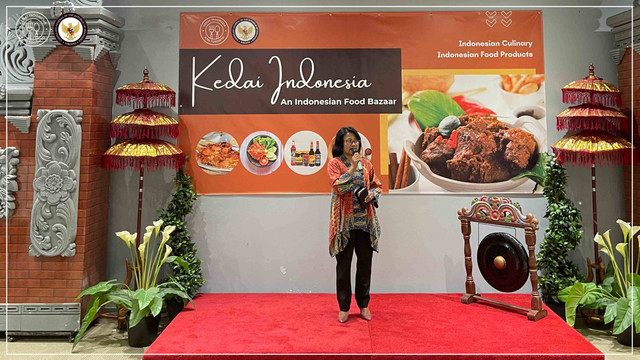 Konsul Jenderal RI Toronto, Dyah Lestari Asmarani, menyampaikan sambutan dan secara resmi membuka Kedai Indonesia pada Sabtu, 25 Juni 2022 (Foto: dokumentasi KJRI Toronto, 2022)