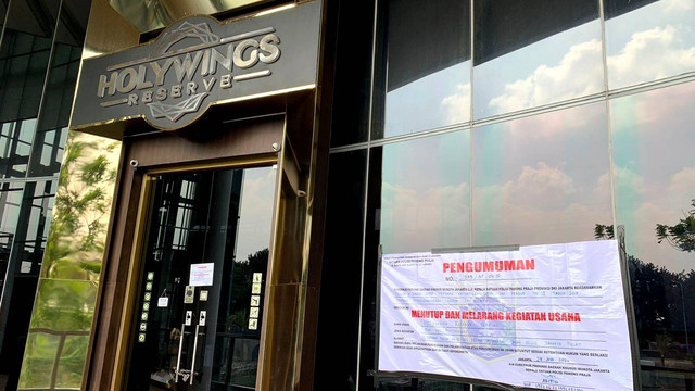 Kondisi Holywings Reserve Senayan, Jakarta, usai disegel oleh Satpol PP DKI Jakarta, Selasa (28/6/2022). Foto: Nugroho GN/kumparan