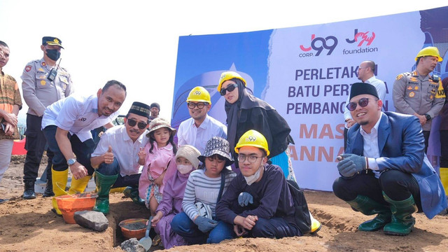 Wujud bakti pada Ibu, Gilang Widya Pramana Juragan 99, bangun Masjid Jannah99 di Malang. Foto: Dok. J99