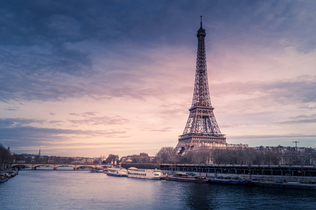 Berapa Jam Perjalanan dari Indonesia ke Paris?, Foto: Unsplash/ChrisKaridis