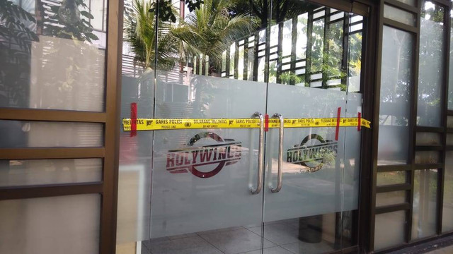 Kantor pusat Holywings di BSD, Tangerang diberi garis polisi. Foto: Dok. Istimewa