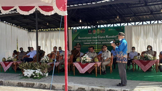 Ketua Paguyuban Pengelola, Sarjiyo, saat mengungkapkan permasalahan soal Tanah Tutupan Jepang di Parangtritis, Bantul. Foto: Erfanto/Tugu Jogja