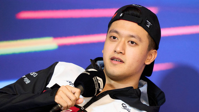 Pebalap Zhou Guanyu. Foto: Geoff Robins/AFP