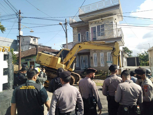 Sengketa Anak Kandung-Anak Angkat, Rumah di Kota Batu Dirobohkan