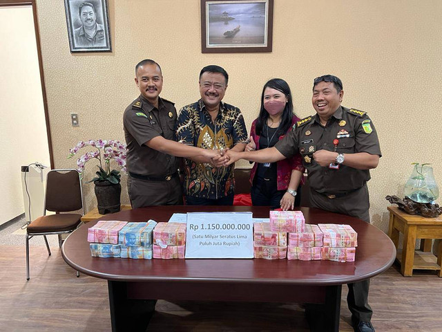 Uang ganti rugi kasus korupsi saat diserahkan ke Kejati Bali - IST