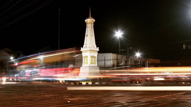 Tugu Jogja Pada Malam Hari  (Foto: dok : Flickr / Kusuma Aprianto)