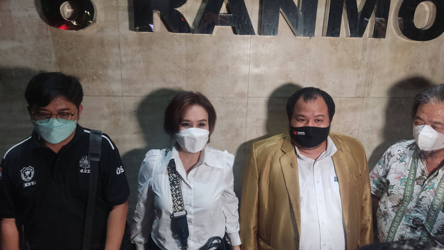 Pelapor Roy Suryo usai menjalani pemeriksaan di Polda Metro Jaya, Selasa (28/6/2022). Foto: Jonathan Devin/kumparan