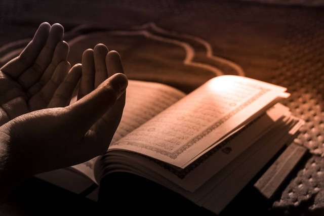 Ilustrasi engertian tauhid uluhiyah dan contohnya, sumber foto Faseeh Fawaz on Unsplash