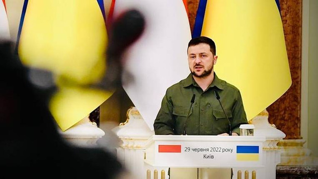 Presiden Joko Widodo mengadakan pertemuan dengan Presiden Ukraina, Volodymyr Zelensky, di Istana Maryinsky, Kiev, Ukraina, pada Rabu, (29/6/2022). Foto: Laily Rachev/Biro Pers Sekretariat Presiden