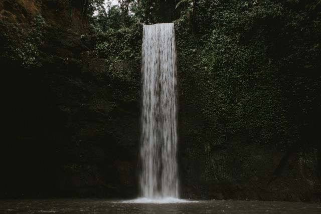 Ilustrasi harga tiket masuk air terjun kalibendo, Foto: Florian GIORGIO/Unsplash
