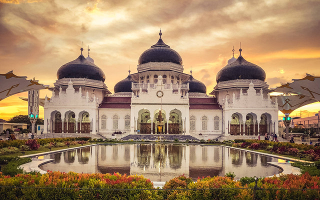 Ilustrasi masjid terbesar di dunia, sumber foto: (Misqal Novio) by Unsplash.com