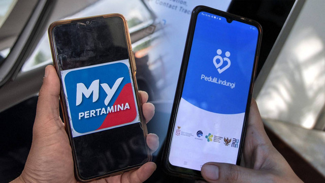 Aplikasi PeduliLindungi dan MyPertamina. Foto: ANTARA FOTO