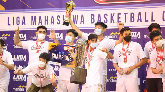 Universitas Pelitas Harapan (UPH) menjuarai Liga Mahasiswa (LIMA) Basketball 2021.  Foto: Dok. LIMA