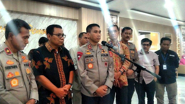 Kapolda Lampung Irjen Pol Akhmad Wiyagus saat diwawancarai Mapolda Lampung. | Foto: Bella Sardio /Lampung Geh