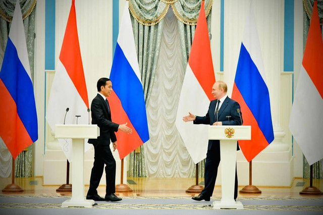 Presiden RI Jokowi dan Presiden Rusia Vladimir Putin di Istana Kremlin, Rusia, pada Kamis (30/6). Foto: Laily Rachev/Biro Pers Sekretariat Presiden