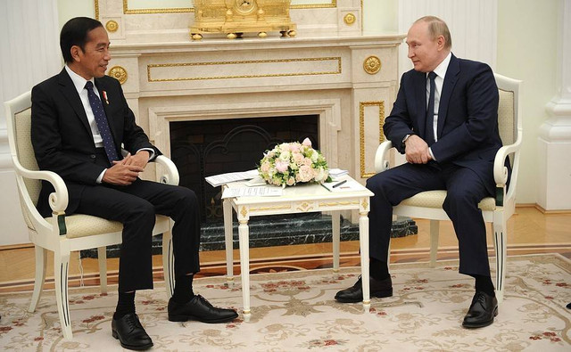 Suasana pertemuan Presiden Jokowi dengan Presiden Rusia Vladimir Putin di Istana Kremlin, Rusia. Foto: kremlin.ru