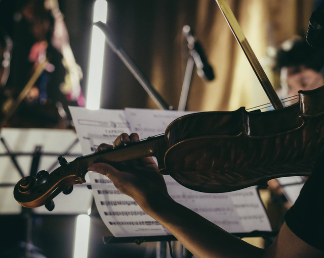 Harga Tiket Masuk Jakarta Simfonia Orchestra Juli 2022, Foto: Unsplash/Julio Rionaldo