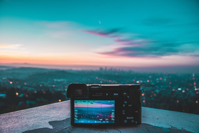 Ilustrasi cara mengubah ukuran foto menjadi 1 mb di hp. Foto: Saeid Anvar/Pexels