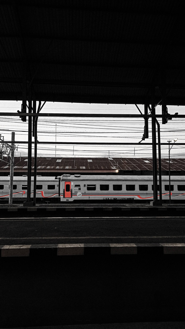 Stasiun Dekat UGM, Foto: Unsplash/Muhammad Fadhli
