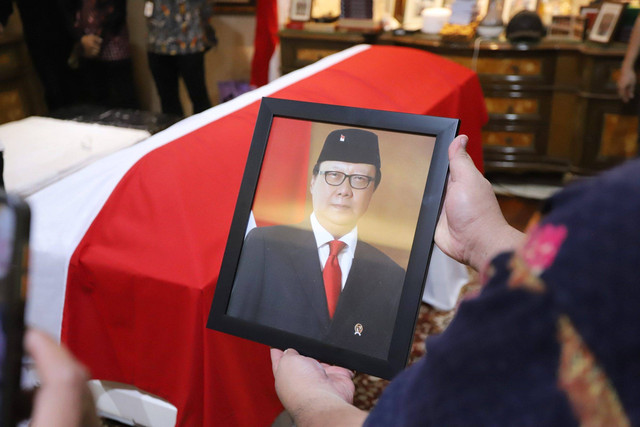 Suasana rumah duka Menteri PAN-RB Tjahjo Kumolo di Jalan Widya Chandra IV, Jakarta Selatan, Jumat (1/7/2022). Foto: KemenPAN RB