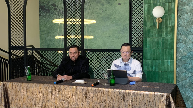 Ahmad Sahroni dan Kuasa Hukumnya, Arman Hanis di Pave Bistro, Jakarta Selatan, Jumat (1/7). Foto: Nugroho GN/kumparan